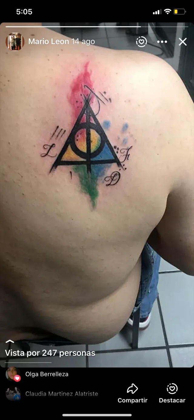 Dentro de Gangster ink tattoo ,piercing & smoke shop, un estudio de tatuajes en Los Cabos