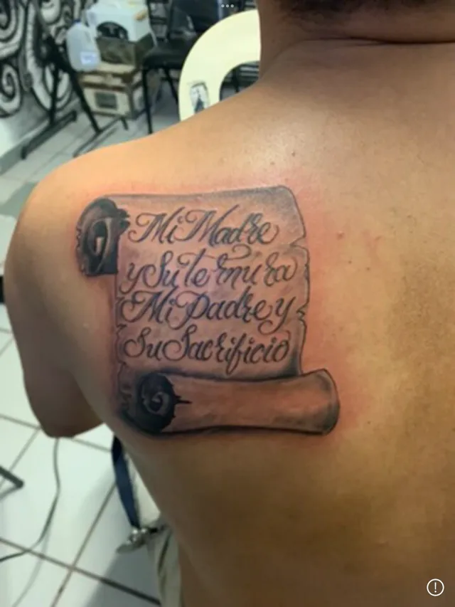 Dentro de Gangster ink tattoo ,piercing & smoke shop, un estudio de tatuajes en Los Cabos